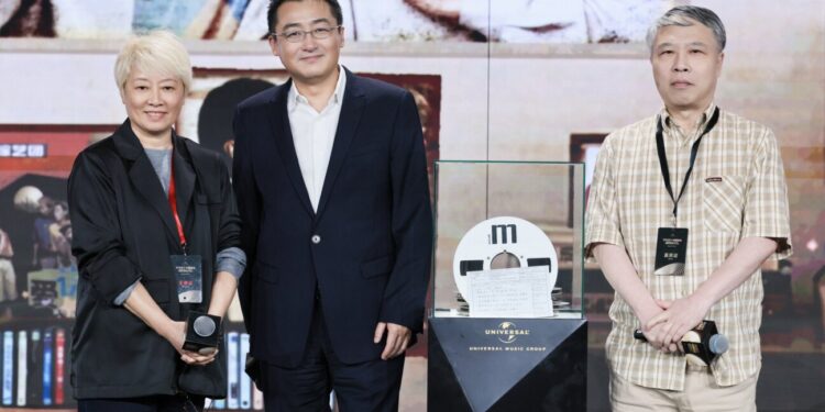 UNIVERSAL MUSIC GREATER CHINA ACQUIRES CARRIER CREATIVE CATALOG, HOME TO ‘GOLDEN-ERA’ MANDOPOP RECORDINGS BY LITTLE TIGERS AND JOHNNY CHIANG